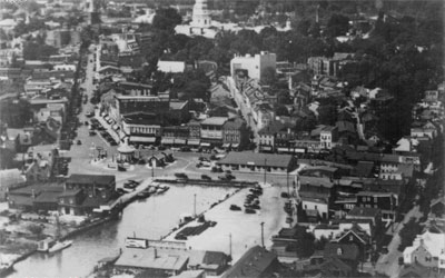 1940 c. Unknown aerial of City Dock, Market Space, Market house, Main Street MSA SC 2140-1-585